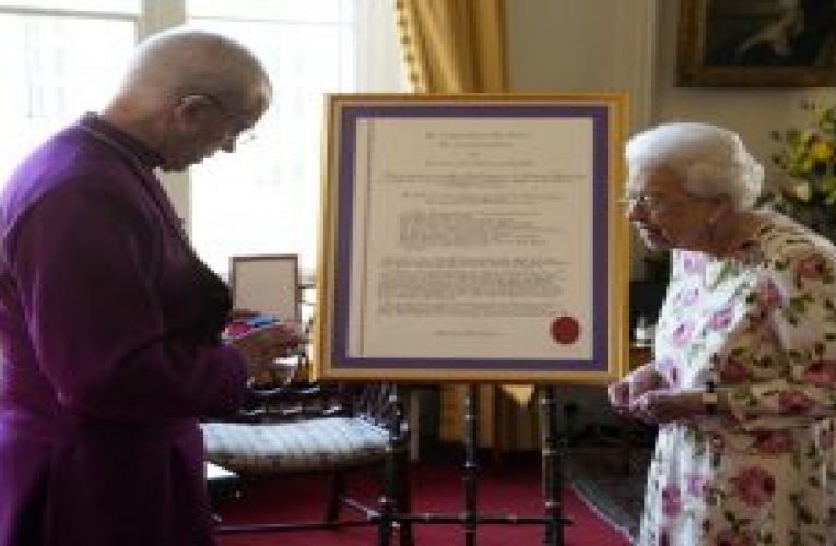 Queen awarded Canterbury Cross at Windsor Castle